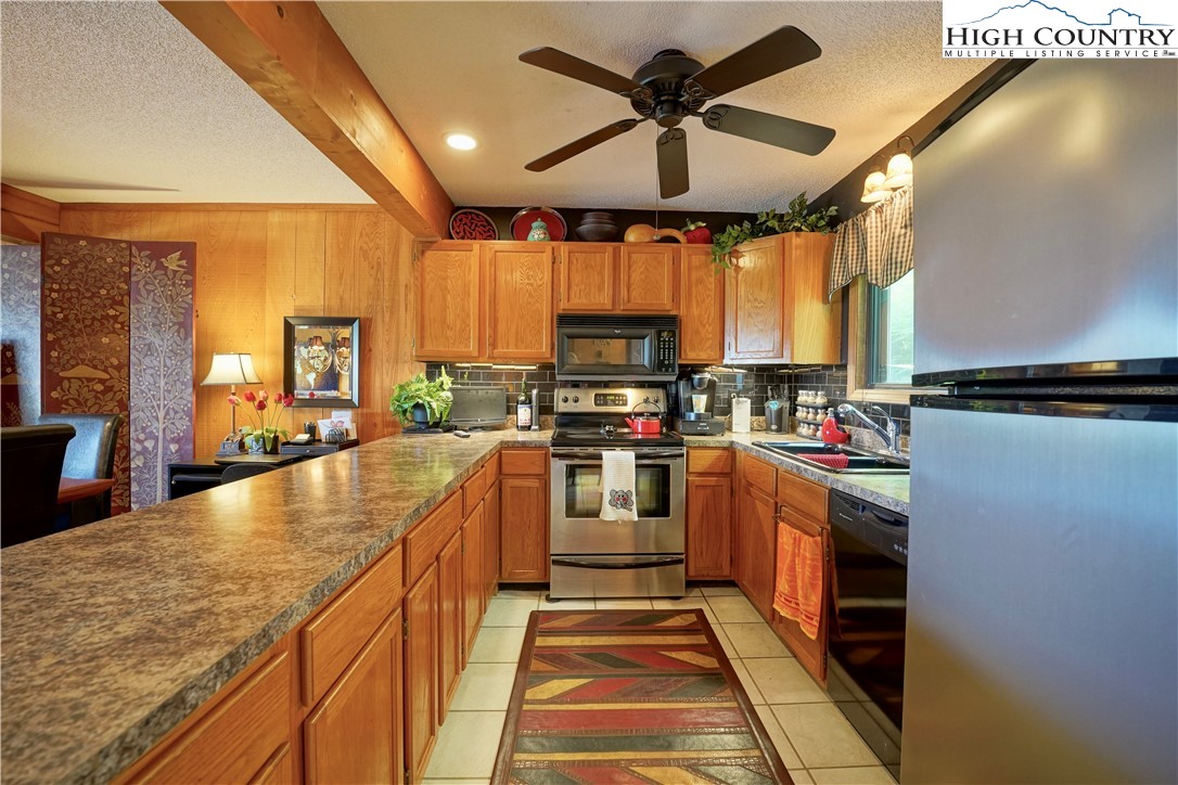 102 Spring Branch Road, Unit B Beech Mountain, NC 28604 - Photo 15 of 29 Gallery Image 15