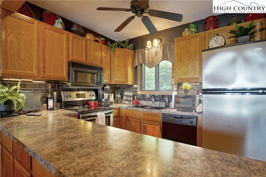 102 Spring Branch Road, Unit B Beech Mountain, NC 28604 - Photo 16 of 29 Gallery Image 16