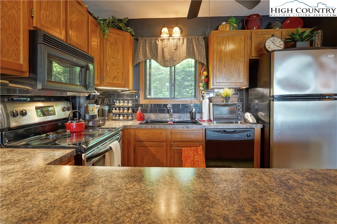 102 Spring Branch Road, Unit B Beech Mountain, NC 28604 - Photo 17 of 29 Gallery Image 17