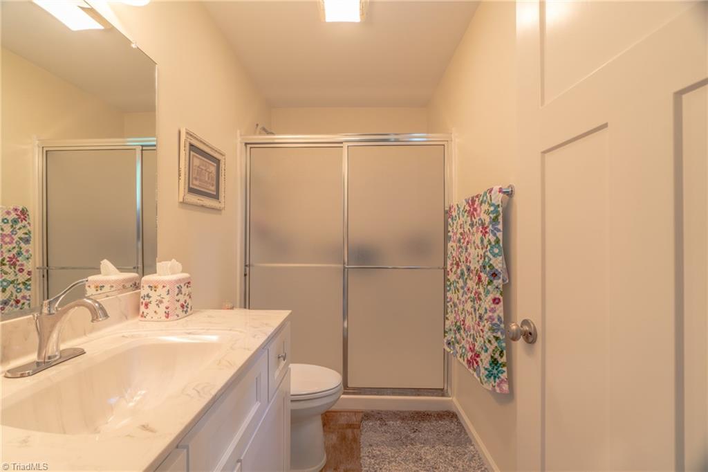 267 Meadow Road Asheboro, NC 27205 - Photo 18 of 28 Master Bath