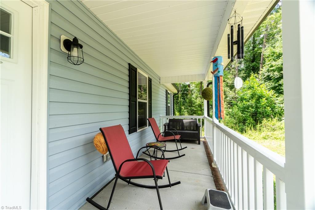 267 Meadow Road Asheboro, NC 27205 - Photo 4 of 28 Front porch