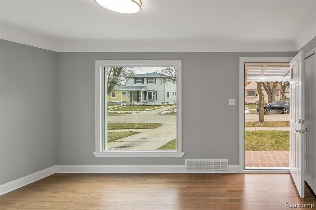 134 Massoit Street Clawson, MI 48017 - Photo 5 of 39