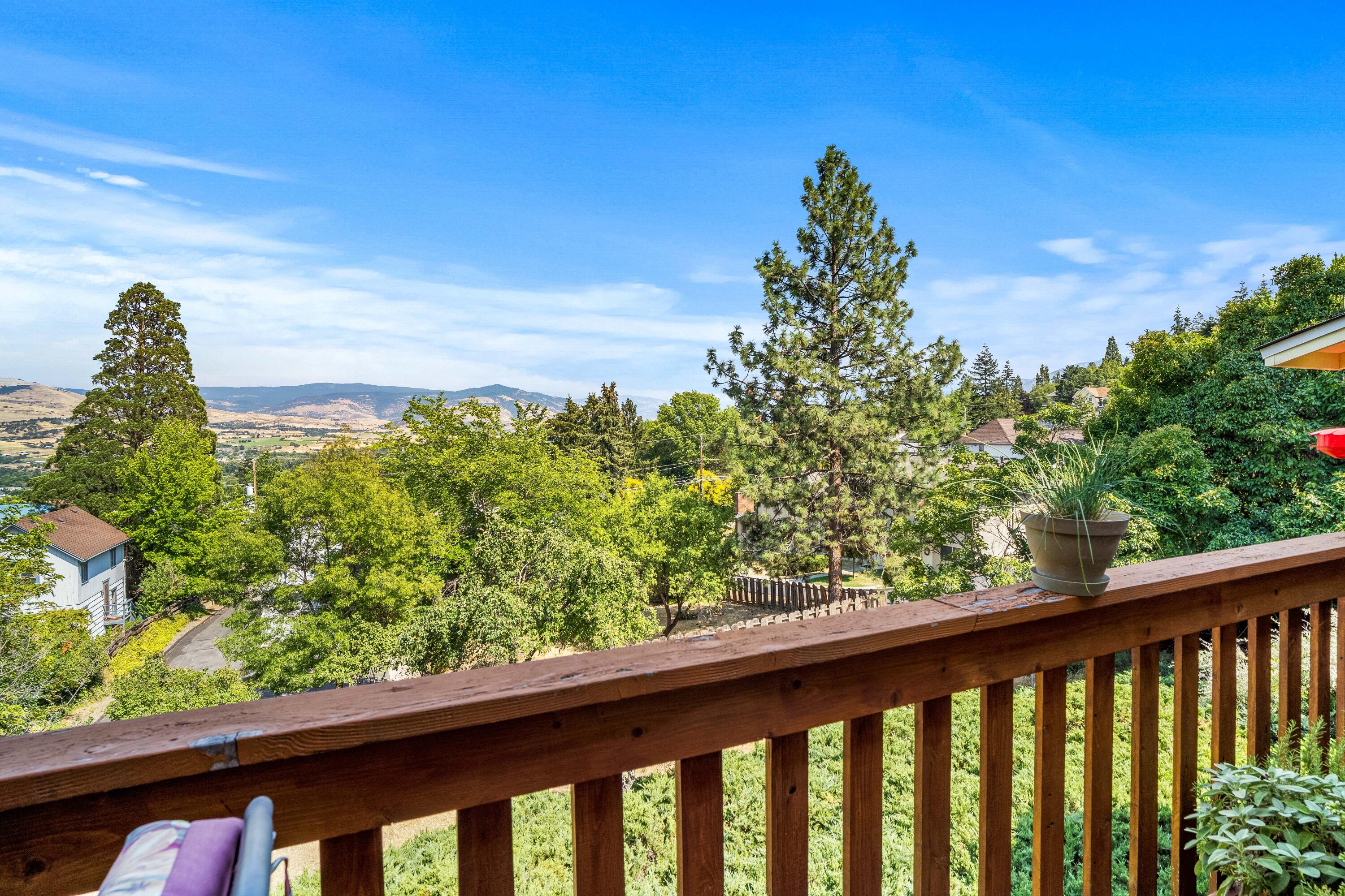 516 Maple Way Ashland, OR 97520 - Photo 10 of 23 Maple Way-10