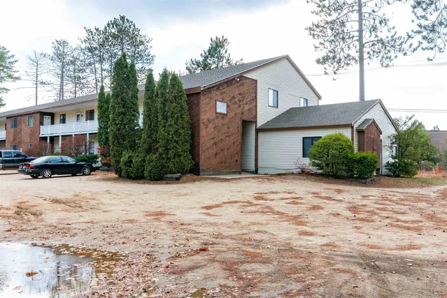 $299,900 | 70 Wylie Court, Unit 15, Conway, NH 03860