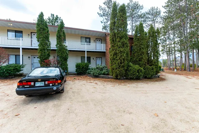 $299,900 | 70 Wylie Court, Unit 15, Conway, NH 03860