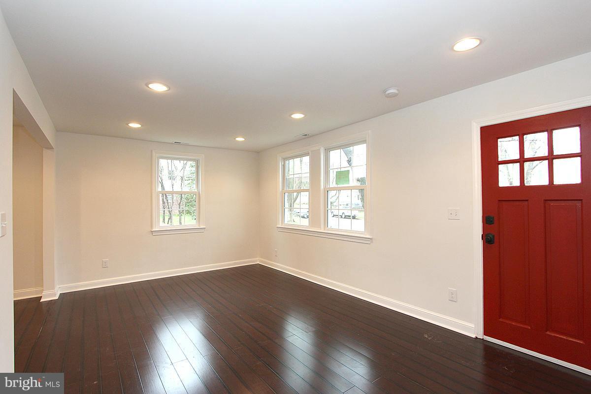 501 Denham Road Rockville, MD 20851 - Photo 10 of 30 Living Room