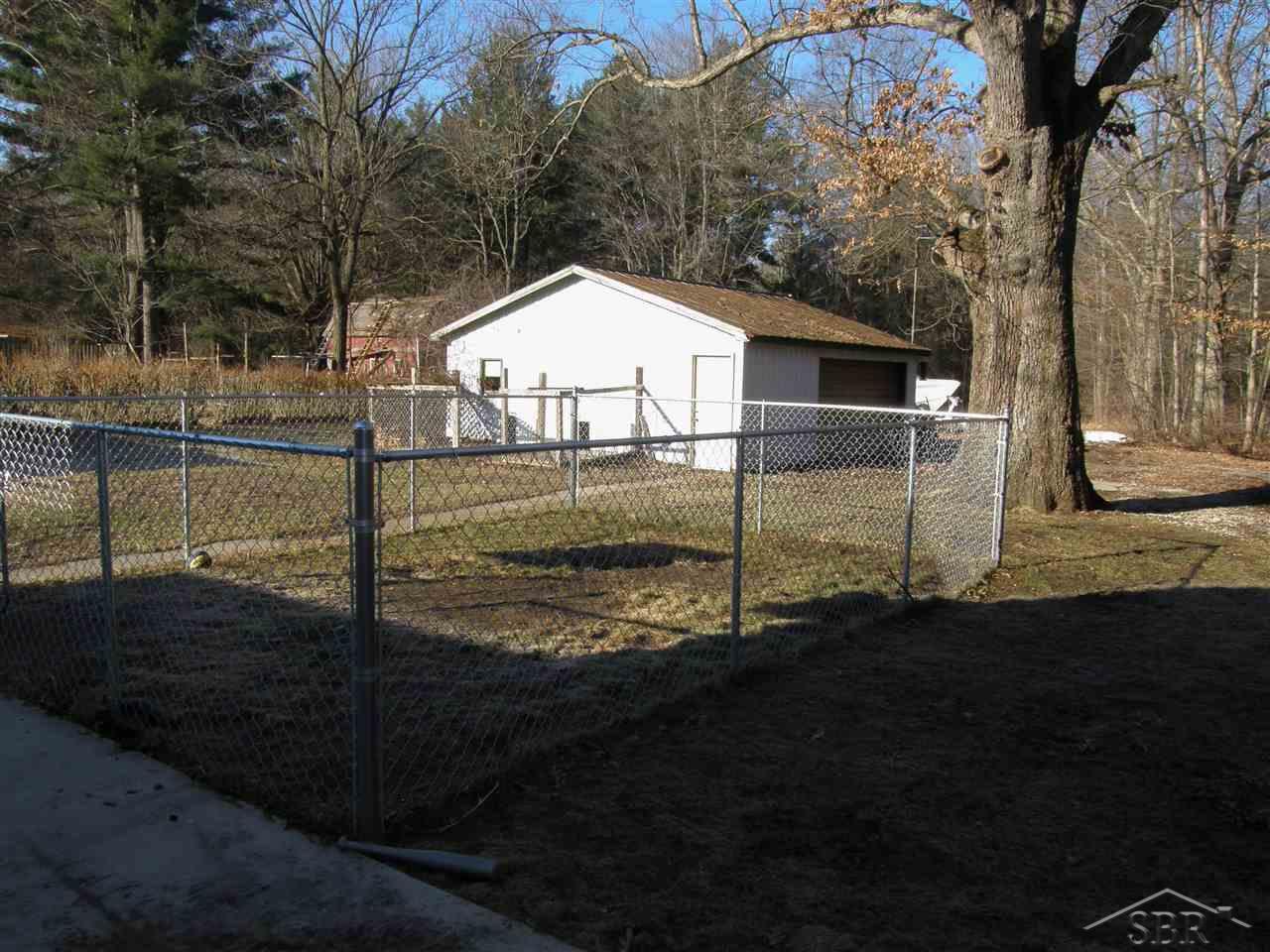 10008 South Graham Road St. Charles, MI 48655 - Photo 4 of 26 31372511-3.JPG