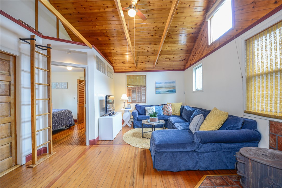 12 Draper Avenue Middletown, RI 02842 - Photo 13 of 46