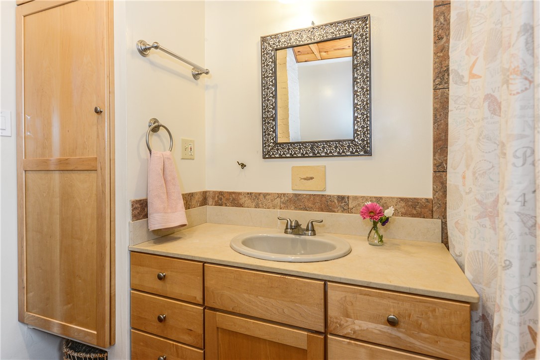 12 Draper Avenue Middletown, RI 02842 - Photo 16 of 46