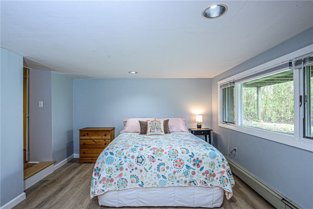 12 Draper Avenue Middletown, RI 02842 - Photo 23 of 46