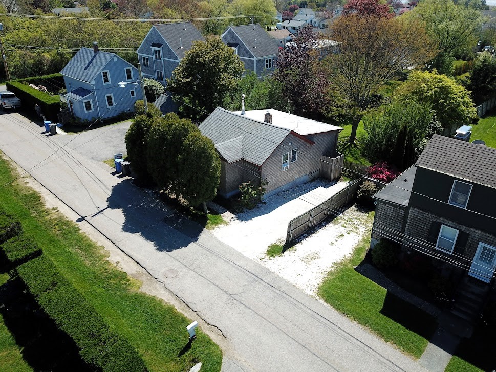 12 Draper Avenue Middletown, RI 02842 - Photo 3 of 46