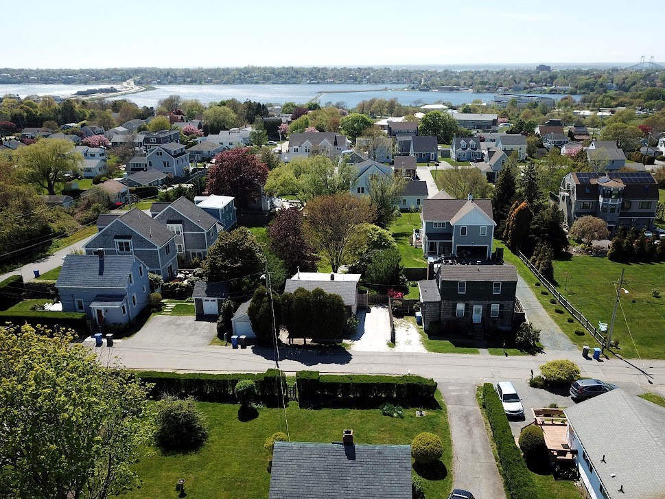 12 Draper Avenue Middletown, RI 02842 - Photo 35 of 46