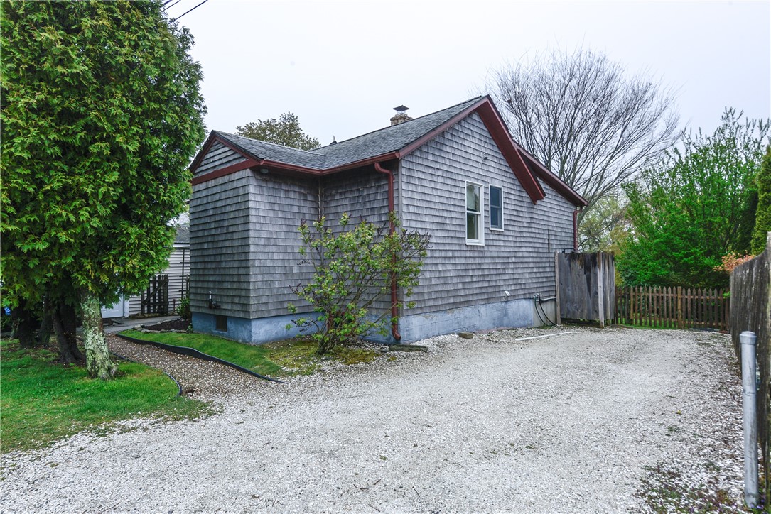 12 Draper Avenue Middletown, RI 02842 - Photo 37 of 46 Driveway