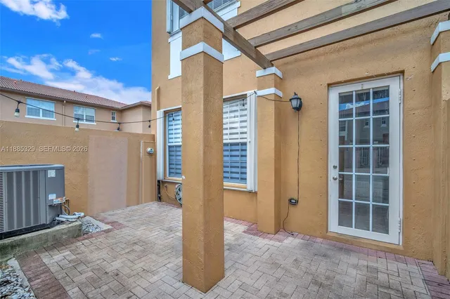 $425,000 | 14634 Southwest 5th Street, Unit 15, Pembroke Pines, FL 33027