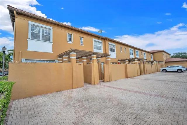 $425,000 | 14634 Southwest 5th Street, Unit 15, Pembroke Pines, FL 33027