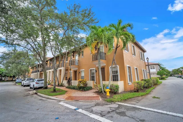 $425,000 | 14634 Southwest 5th Street, Unit 15, Pembroke Pines, FL 33027
