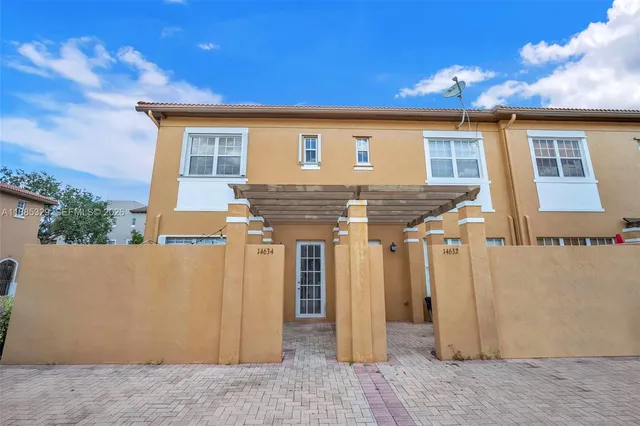 $425,000 | 14634 Southwest 5th Street, Unit 15, Pembroke Pines, FL 33027