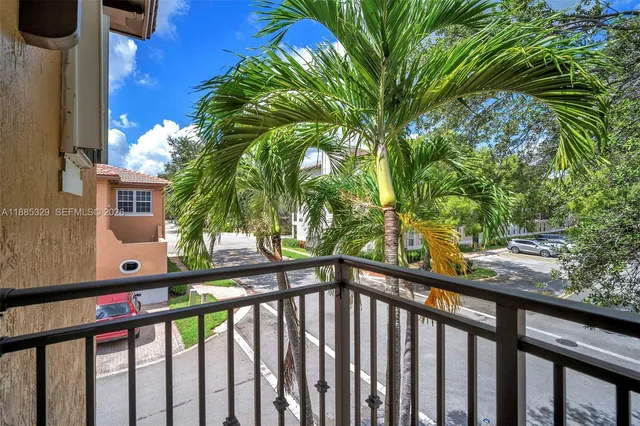 $425,000 | 14634 Southwest 5th Street, Unit 15, Pembroke Pines, FL 33027