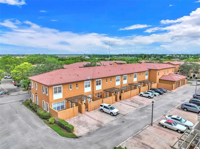 $425,000 | 14634 Southwest 5th Street, Unit 15, Pembroke Pines, FL 33027