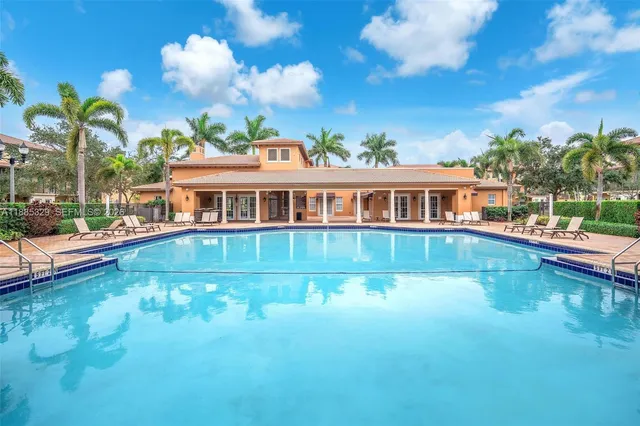 $425,000 | 14634 Southwest 5th Street, Unit 15, Pembroke Pines, FL 33027