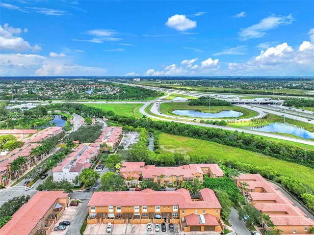 $425,000 | 14634 Southwest 5th Street, Unit 15, Pembroke Pines, FL 33027