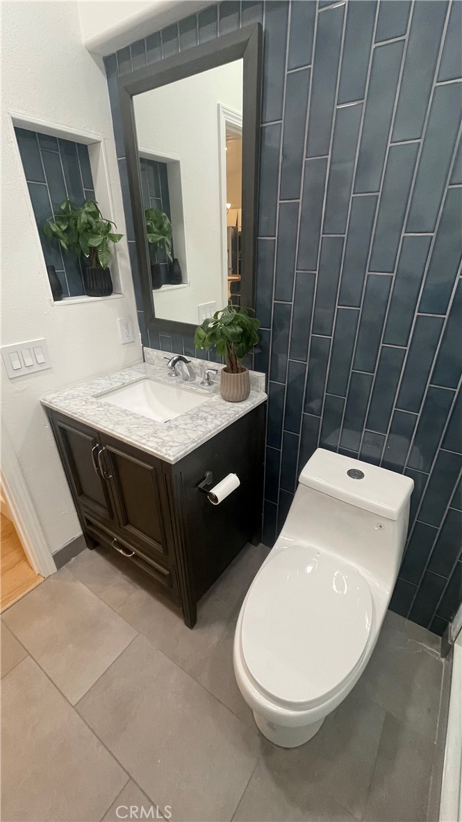 15 Marsala Irvine, CA 92606 - Photo 21 of 31 a bathroom with a toilet sink and mirror