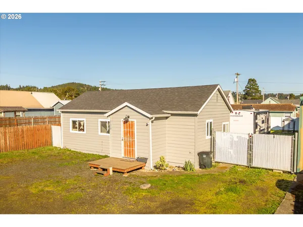 $289,000 | 130 South 7th Street, Lakeside, OR 97449