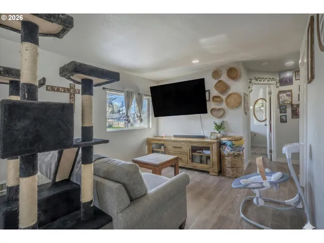 $289,000 | 130 South 7th Street, Lakeside, OR 97449