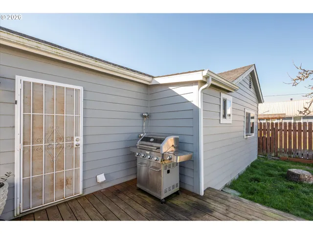 $289,000 | 130 South 7th Street, Lakeside, OR 97449