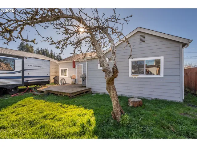 $289,000 | 130 South 7th Street, Lakeside, OR 97449