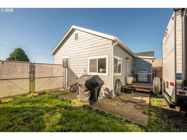 $289,000 | 130 South 7th Street, Lakeside, OR 97449