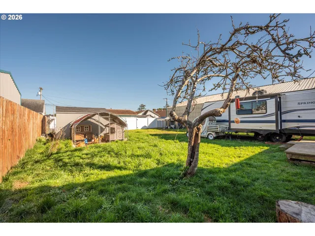 $289,000 | 130 South 7th Street, Lakeside, OR 97449