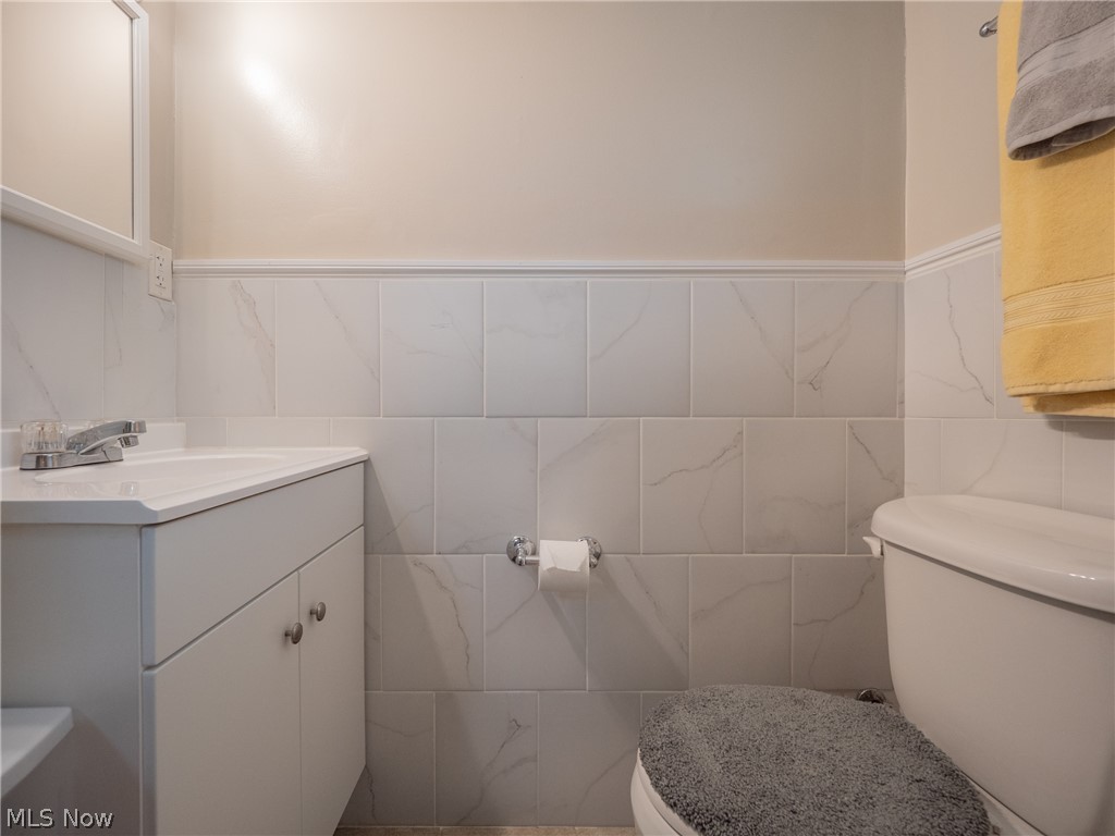 1072 Avondale Road Cleveland, OH 44121 - Photo 28 of 35