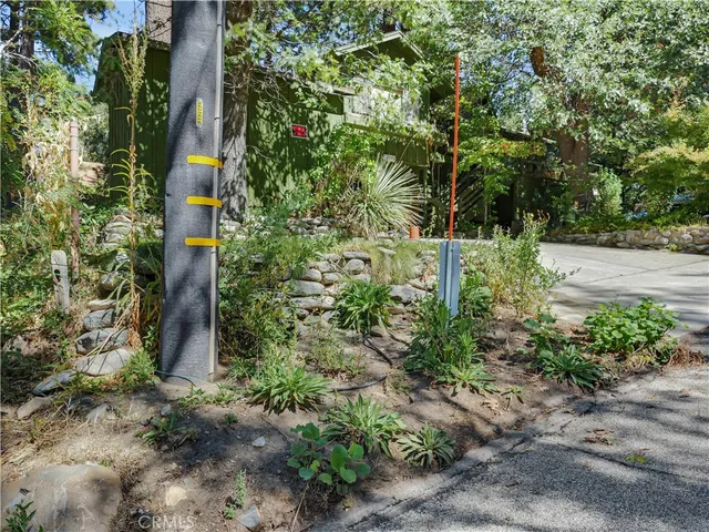 a house view with a outdoor space
