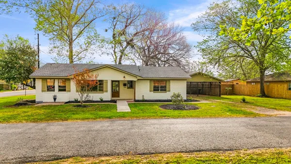 $284,800 | 703 Austin Street, Columbus, TX 78934