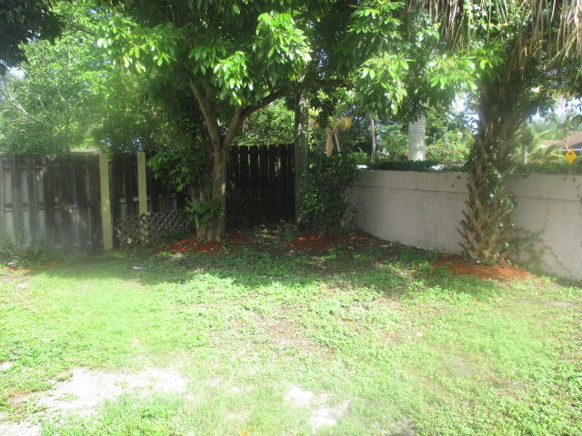 9931 Baywater Drive Boca Raton, FL 33496 - Photo 13 of 13 yard