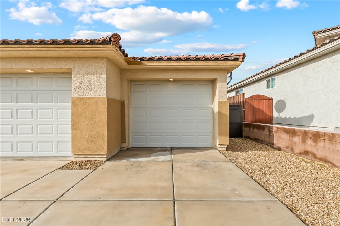 3807 Chapels Royal Street Laughlin, NV 89029 - Photo 52 of 62 Garage featuring concrete driveway