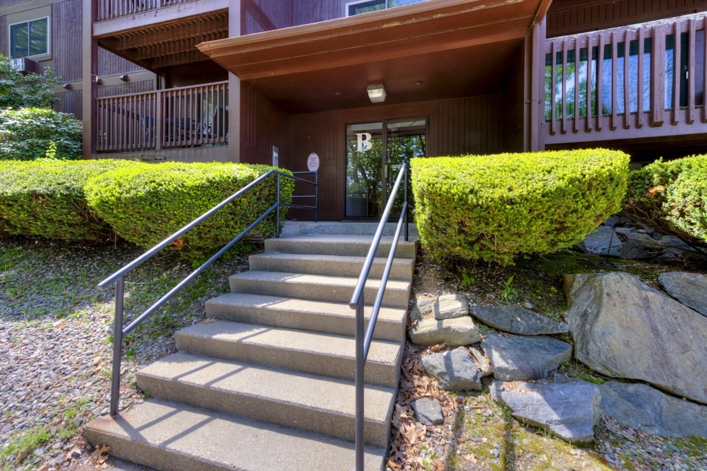 340 Sunderland Road, Unit 2 Worcester, MA 01604 - Photo 3 of 24 Gallery Image 3