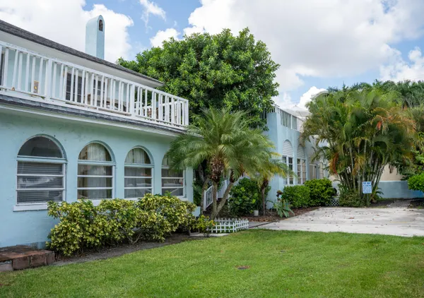 $12,000,000 | 264 Seminole Avenue, Palm Beach, FL 33480