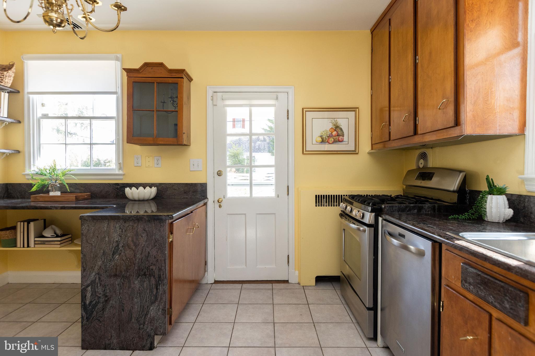 331 Broxton Road Baltimore, MD 21212 - Photo 14 of 58 a kitchen with stainless steel appliances granite countertop a refrigerator and a stove