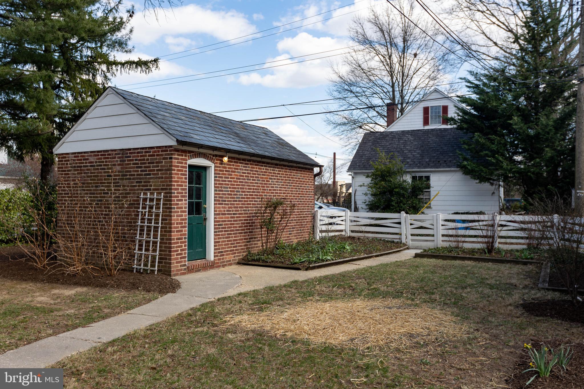 331 Broxton Road Baltimore, MD 21212 - Photo 25 of 58 a front view of a house with garden