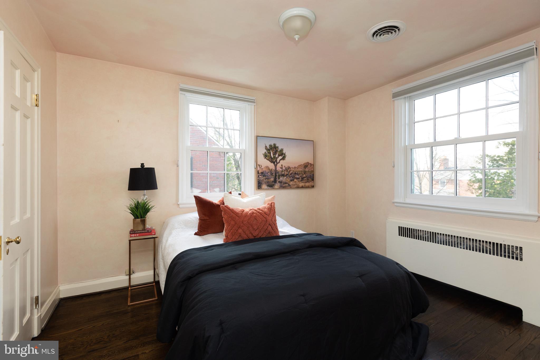 331 Broxton Road Baltimore, MD 21212 - Photo 35 of 58 a bedroom with a bed and a window