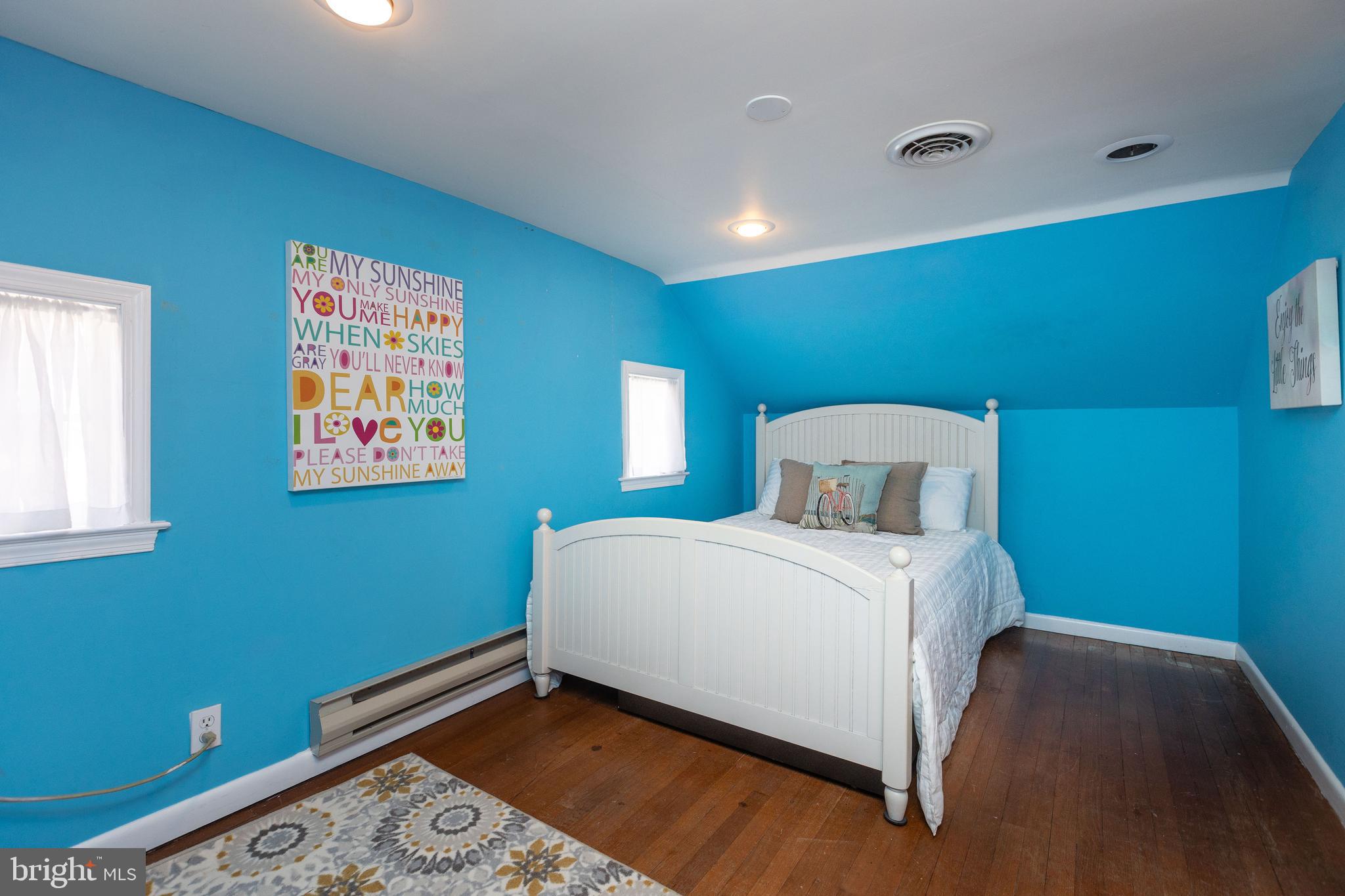 331 Broxton Road Baltimore, MD 21212 - Photo 41 of 58 a bedroom with a bed and a window