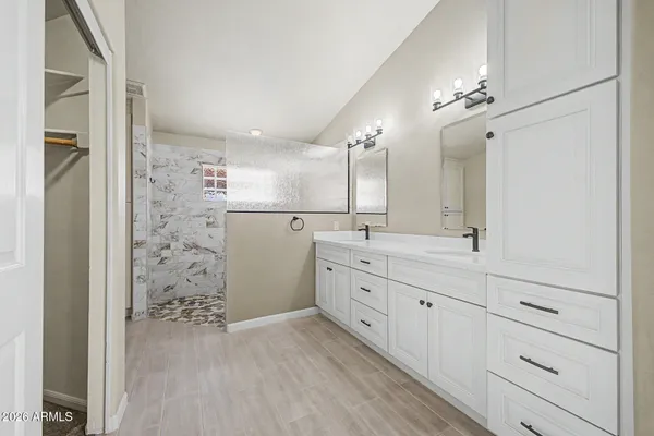 $749,900 | 1043 West Iris Drive, Gilbert, AZ 85233