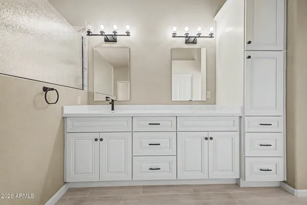 $749,900 | 1043 West Iris Drive, Gilbert, AZ 85233