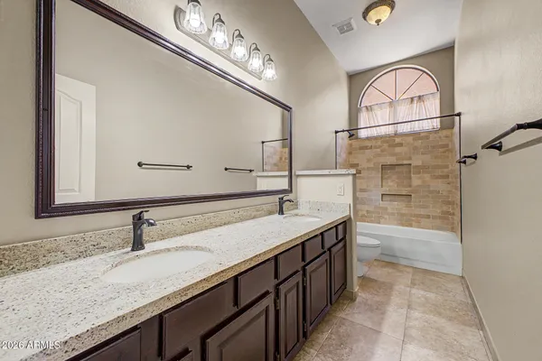 $749,900 | 1043 West Iris Drive, Gilbert, AZ 85233