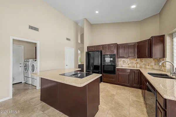 $749,900 | 1043 West Iris Drive, Gilbert, AZ 85233