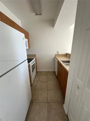 $1,955 | 119 Southwest 6th Avenue, Unit 707, Miami, FL 33130