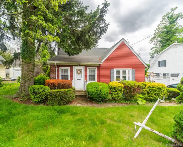 a view of a house with a yard and plants