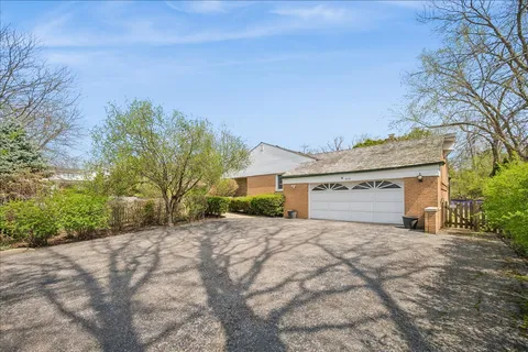 $1,499,000 | 975 Elm Ridge Drive, Glencoe, IL 60022
